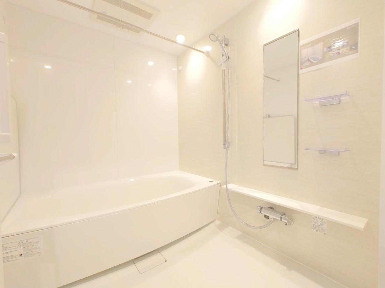 「烏丸御池」駅徒歩４分！◆令和７年３月フルリフォーム済みの東向き３ＬＤＫ住戸◆アバンエスパス烏丸御池の浴室|浴室