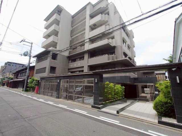 「烏丸御池」駅徒歩４分！◆令和７年３月フルリフォーム済みの東向き３ＬＤＫ住戸◆アバンエスパス烏丸御池の外観|外観