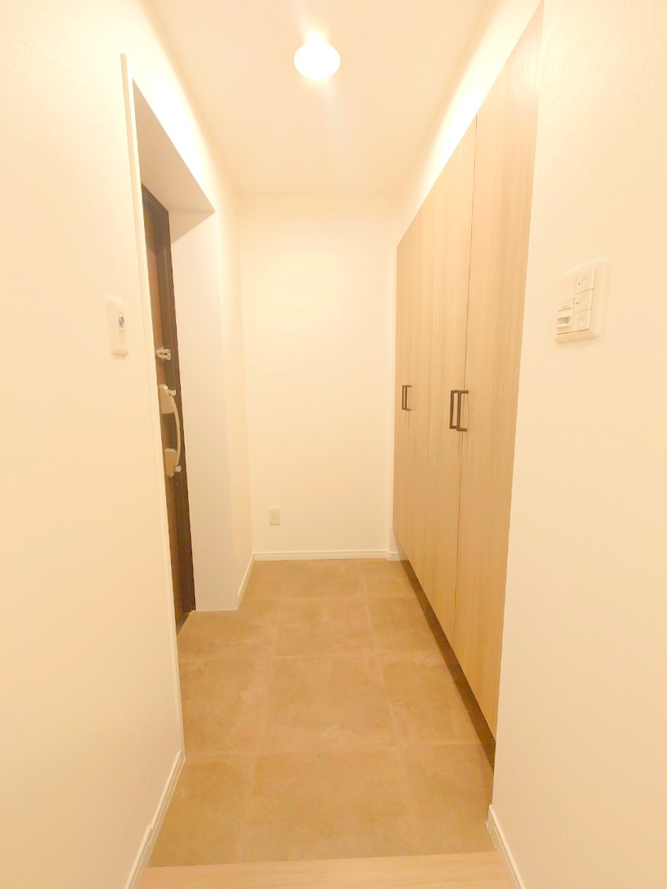 「烏丸御池」駅徒歩４分！◆令和７年３月フルリフォーム済みの東向き３ＬＤＫ住戸◆アバンエスパス烏丸御池の玄関|玄関