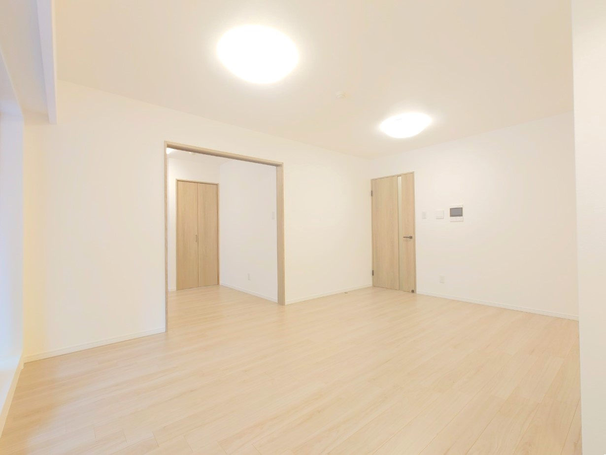 「烏丸御池」駅徒歩４分！◆令和７年３月フルリフォーム済みの東向き３ＬＤＫ住戸◆アバンエスパス烏丸御池の居間・リビング|リビング