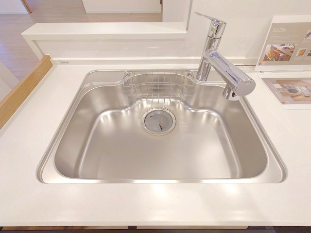 「烏丸御池」駅徒歩４分！◆令和７年３月フルリフォーム済みの東向き３ＬＤＫ住戸◆アバンエスパス烏丸御池のキッチン|シンク