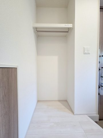 【収納】 | 知多市つつじが丘四丁目　１号棟 | 家族の上着や通学バックなどをかけておける玄関収納