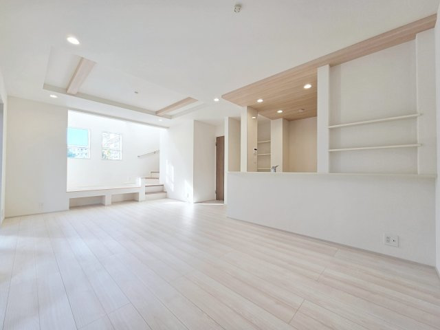 【居間・リビング】 | 知多市つつじが丘四丁目　１号棟