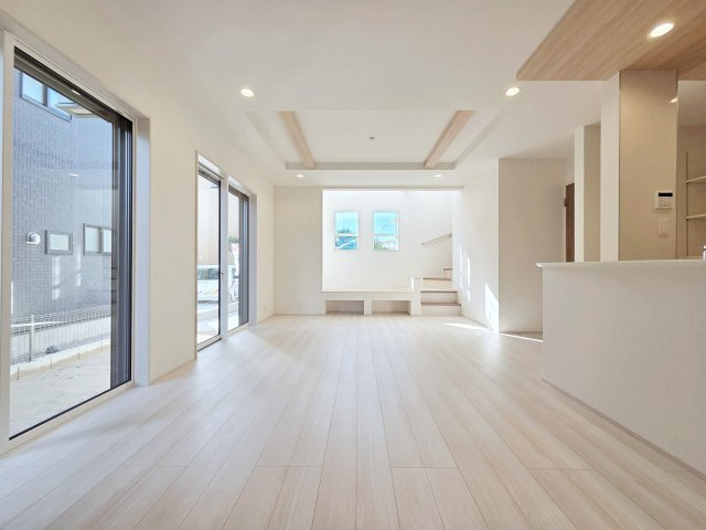 【居間・リビング】 | 知多市つつじが丘四丁目　１号棟