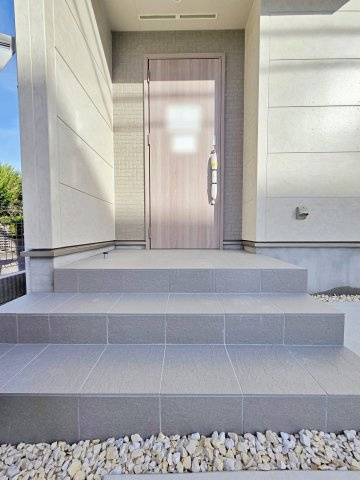 【玄関】 | 知多市つつじが丘四丁目　１号棟