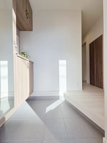 【玄関】 | 知多市つつじが丘四丁目　１号棟