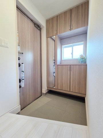 【玄関】 | 知多市つつじが丘四丁目　１号棟