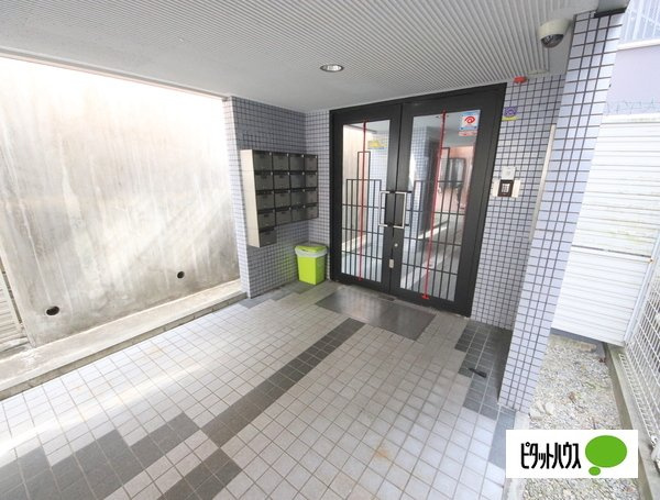 シティパレス生駒谷田町Ｐ6のエントランス