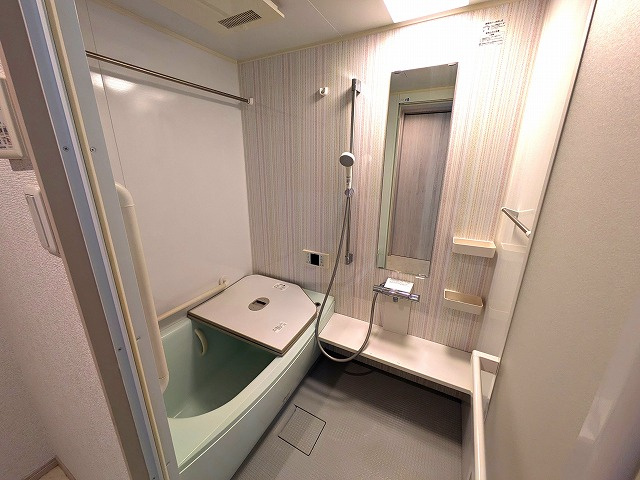 コーポ中央の浴室