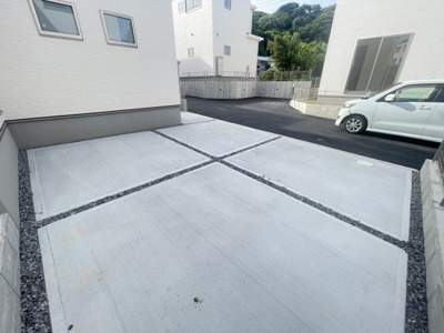 【駐車場】 | 南城市知念久手堅（全5棟）4号棟 | 4号棟　　並列駐車2台可♪