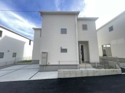 【外観】 | 南城市知念久手堅（全5棟）4号棟 | 4号棟　並列駐車2台可♪