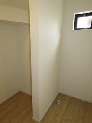 【その他】 | 川越市的場　4LDK＋駐車３台可新築戸建 | 洗濯機置き場　リネン庫
