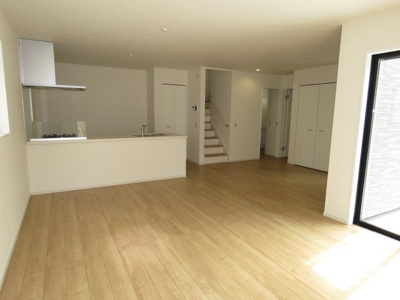 【居間・リビング】 | 川越市的場　4LDK＋駐車３台可新築戸建 | リビング階段