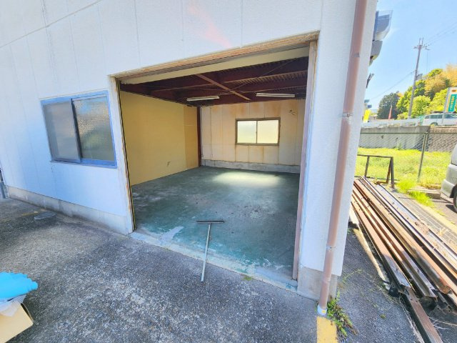 生駒市小明町の倉庫の内装