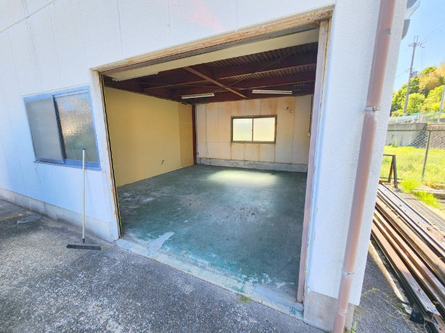 生駒市小明町の倉庫の内装