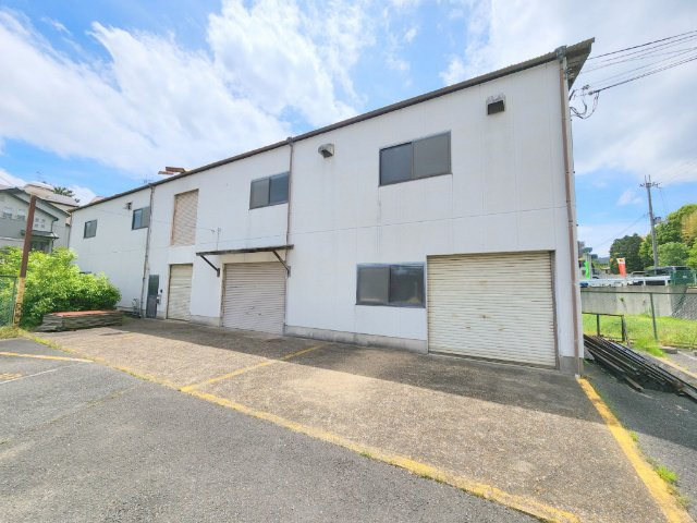 生駒市小明町の倉庫の外観