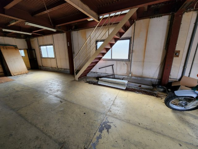 生駒市小明町の倉庫の内装