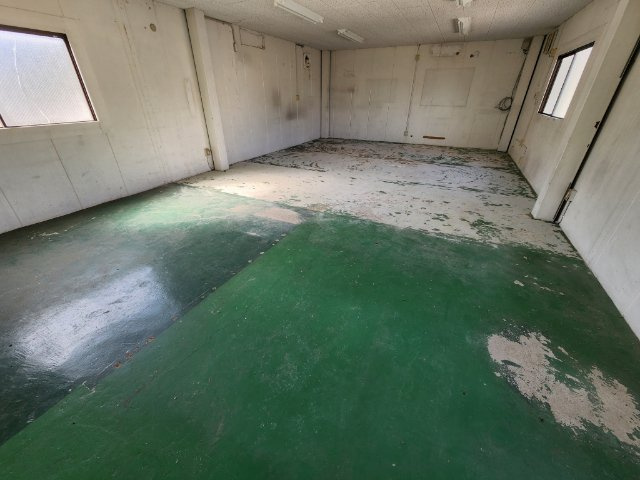 生駒市小明町の倉庫の内装