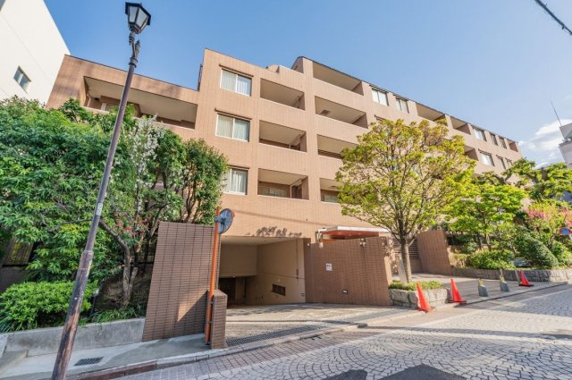 ライオンズガーデン四谷津の守坂