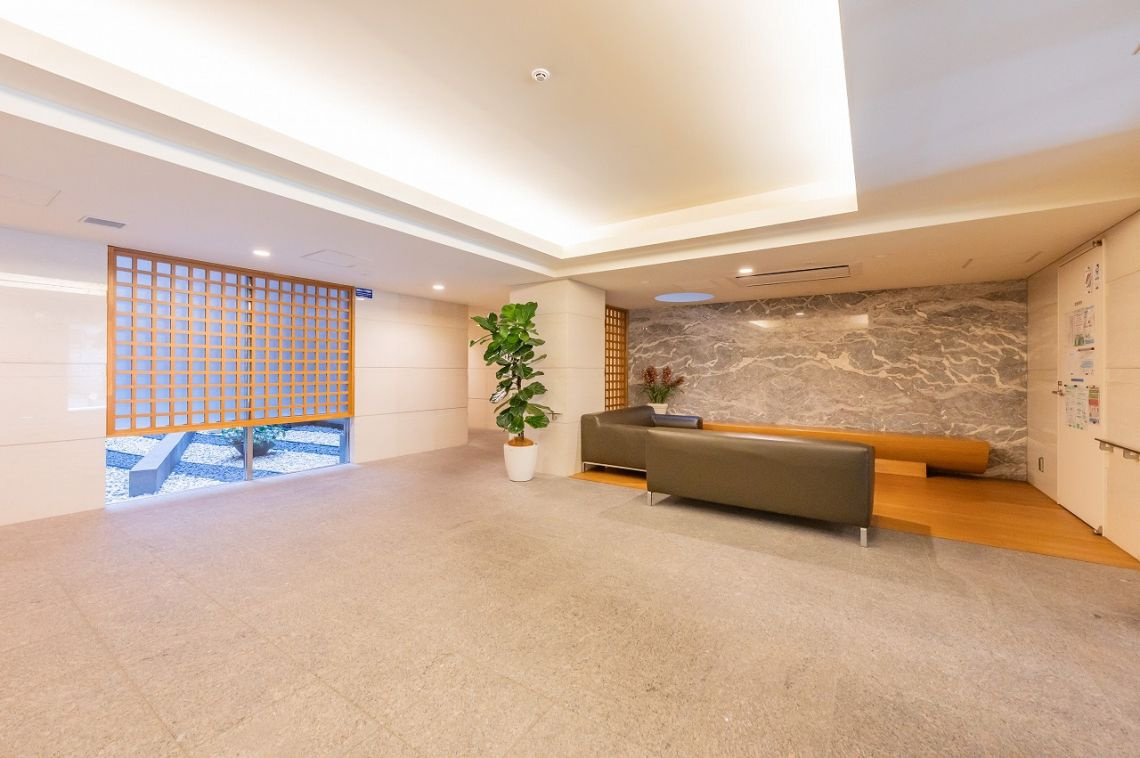 ライオンズガーデン四谷津の守坂のエントランス