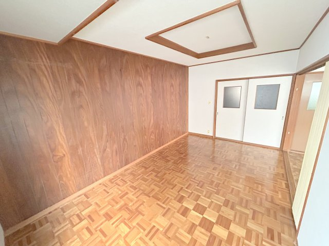 北信貴ケ丘2丁目貸家の洋室