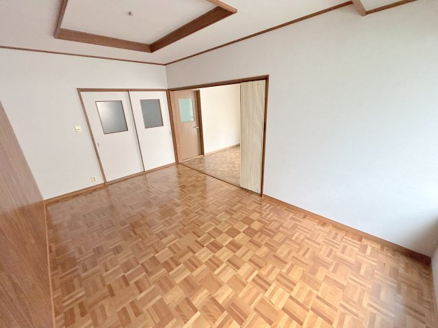 北信貴ケ丘2丁目貸家の洋室