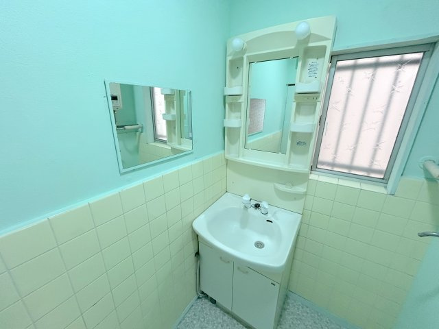 北信貴ケ丘2丁目貸家の独立洗面台