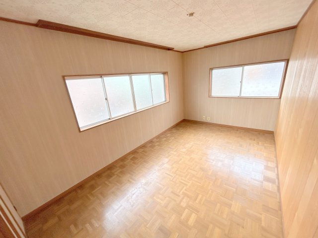 北信貴ケ丘2丁目貸家の洋室
