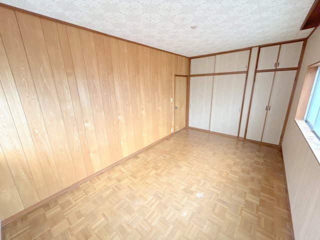 北信貴ケ丘2丁目貸家の洋室