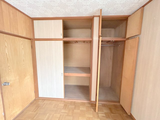 北信貴ケ丘2丁目貸家の収納