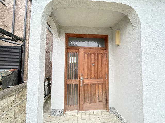 北信貴ケ丘2丁目貸家の玄関