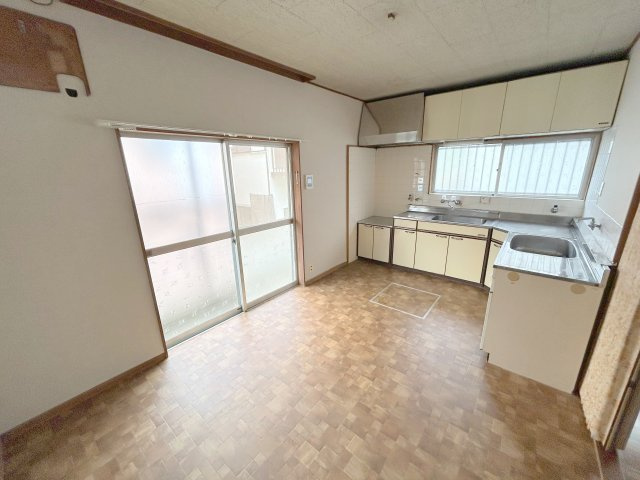 北信貴ケ丘2丁目貸家の居間・リビング