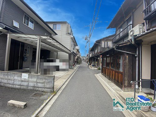 紫野上柏野町 土地(5号地)の前面道路含む現地写真