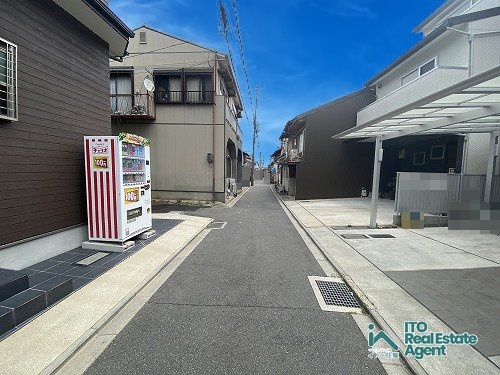 紫野上柏野町 土地(5号地)の前面道路含む現地写真
