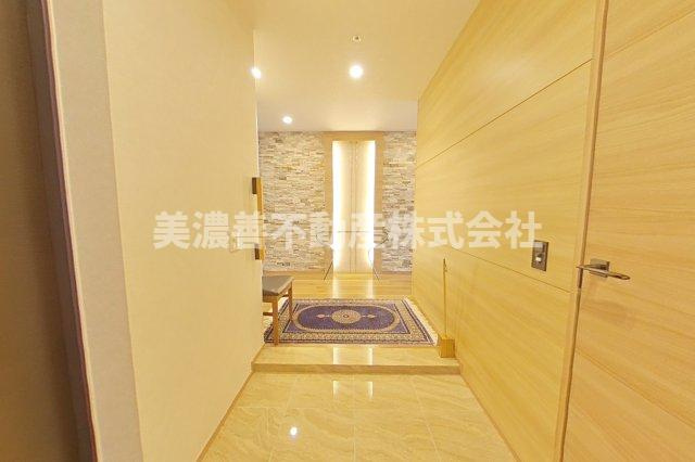 ６５４２７　ライオンズ岐阜プレミストタワー35の玄関