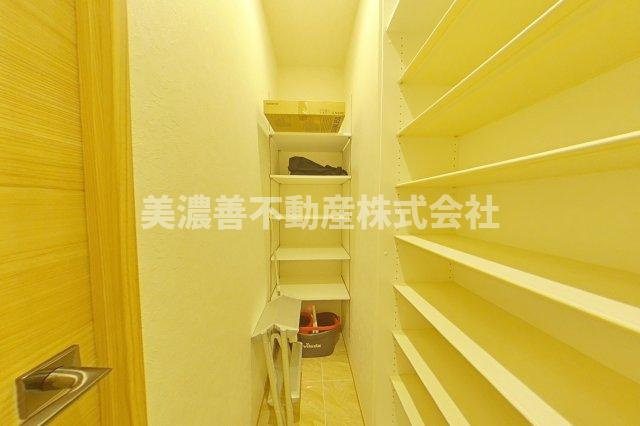 ６５４２７　ライオンズ岐阜プレミストタワー35の収納