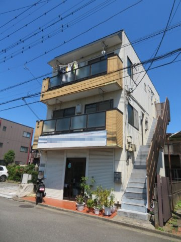 所沢市東所沢１丁目のビルの外観
