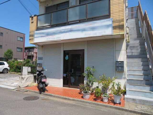 所沢市東所沢１丁目のビル