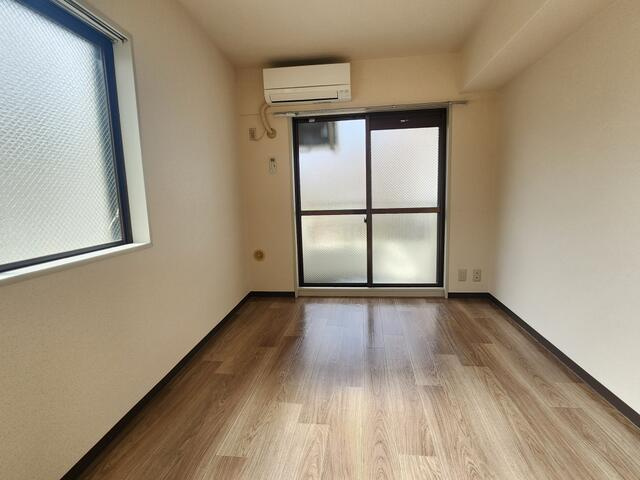 二面採光の角部屋です