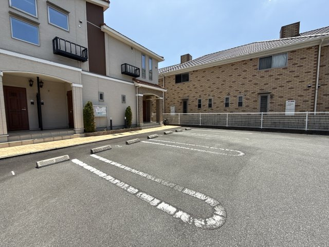 セシール　カツハラＡの駐車場