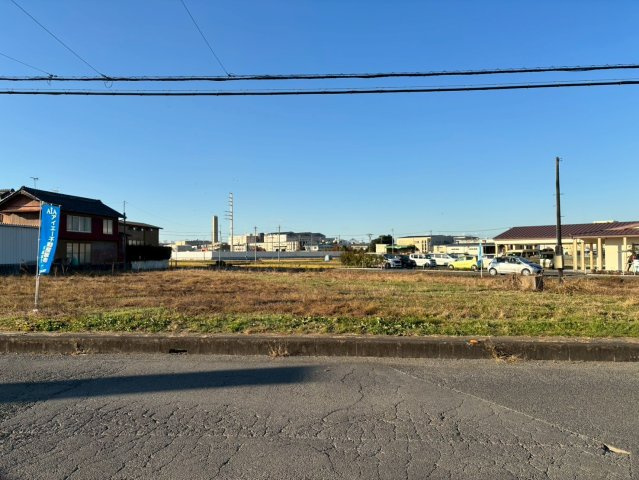 土地　川越市鹿飼 の前面道路含む現地写真|間口広々約16ｍ以上