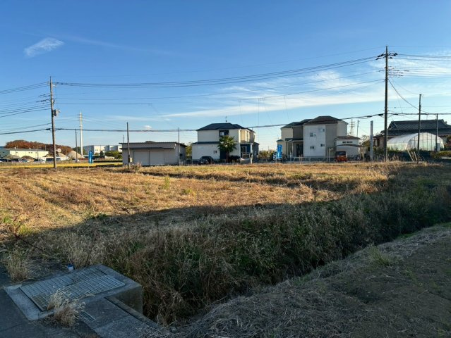土地　川越市鹿飼 の前面道路含む現地写真|閑静な住宅街