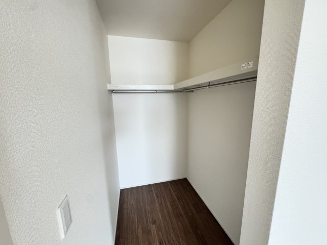 リーブルガーデンS  前橋茂木町第３　６号棟（平屋）の収納|洋室1収納です
ウォークインクローゼットです