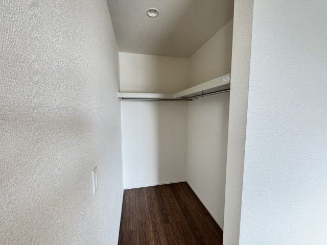 リーブルガーデンS  前橋茂木町第３　６号棟（平屋）の収納|洋室2収納です
ウォークインクローゼットです