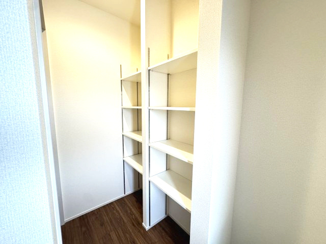 リーブルガーデンS  前橋茂木町第３　６号棟（平屋）の玄関|シューズインクロークは様々な物が収納できますよ！