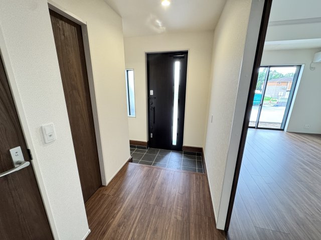 リーブルガーデンS  前橋茂木町第３　６号棟（平屋）の玄関|玄関ホールも明るいです！
