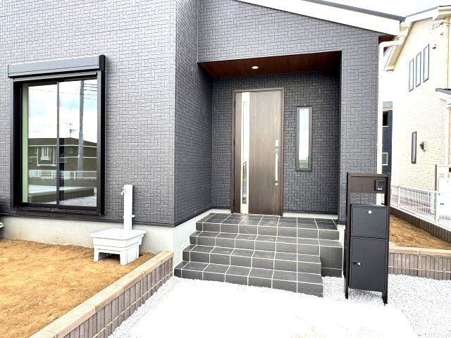 リーブルガーデンS  前橋茂木町第３　６号棟（平屋）の玄関|おしゃれな玄関です♪タイル敷なのでお掃除も楽々です。