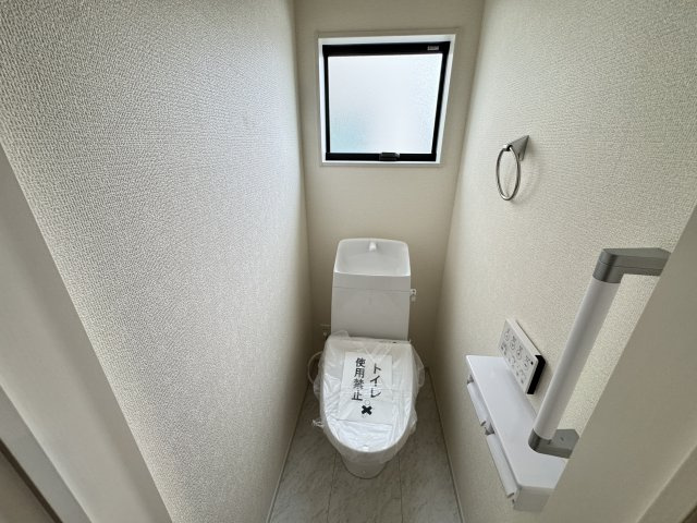 リーブルガーデンS  前橋茂木町第３　６号棟（平屋）のトイレ|トイレです。清潔感のある白を基調としています。
温水洗浄・便座暖房機能の付いた快適なトイレです☆