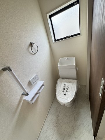 リーブルガーデンS  前橋茂木町第３　６号棟（平屋）のトイレ|トイレです。清潔感のある白を基調としています。
温水洗浄・便座暖房機能の付いた快適なトイレです☆