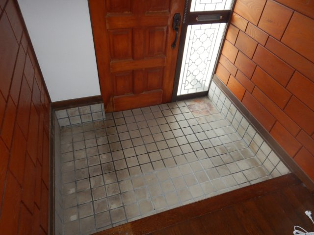 H・T水江店舗付住宅の玄関